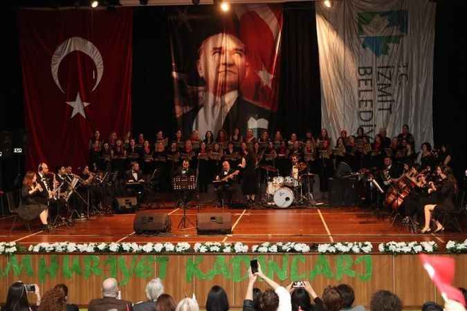 Cumhuriyet Kadınları Korosu'ndan muhteşem konser