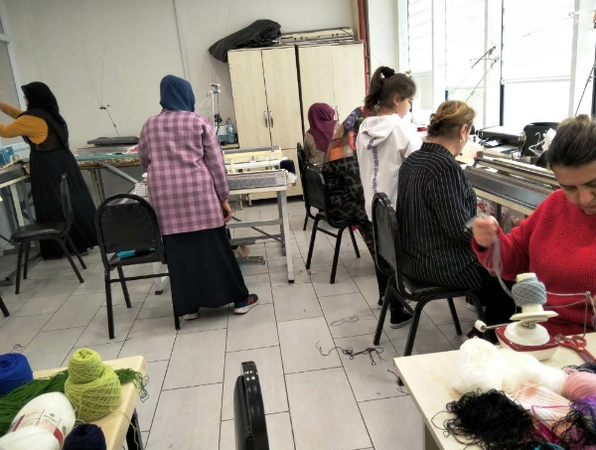 Bu kursun öğrencileri depremzedeler için üretiyor