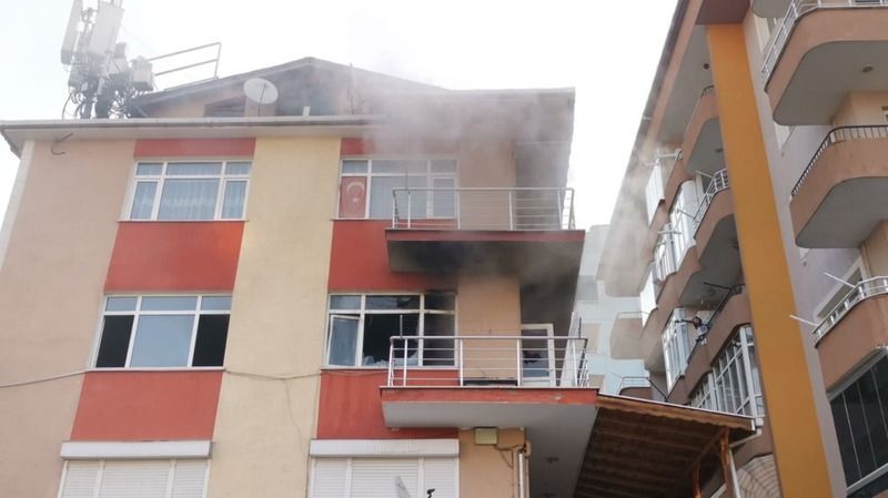 Evde çıkan yangın büyümeden söndürüldü