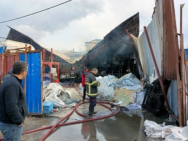 Gebze’de, atık ayrıştırma tesisinde yangın