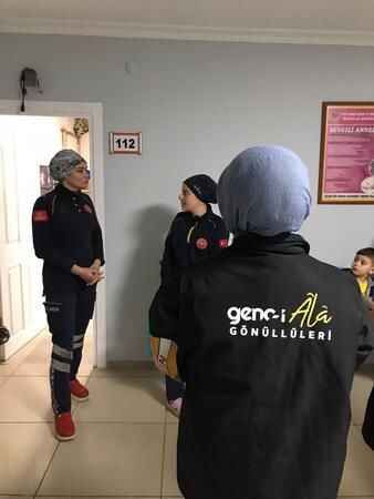 Başiskele'de Genc-i Âlâ Gönüllü ekibinden sağlık çalışanlarına jest