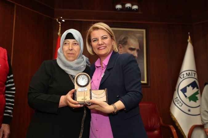 Hürriyet: “Belediyemizin emekçi kadınları 8 Mart’ta idari izinli” 