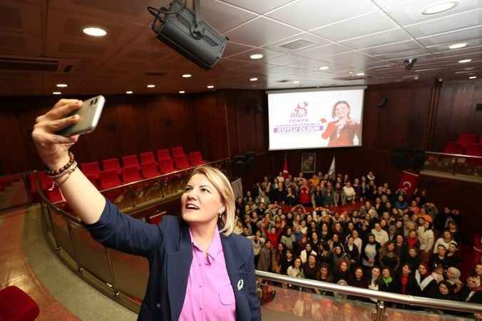 Hürriyet: “Belediyemizin emekçi kadınları 8 Mart’ta idari izinli” 