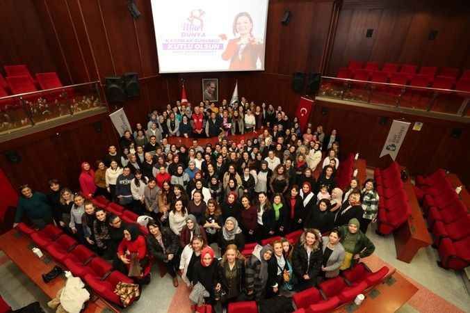Hürriyet: “Belediyemizin emekçi kadınları 8 Mart’ta idari izinli” 