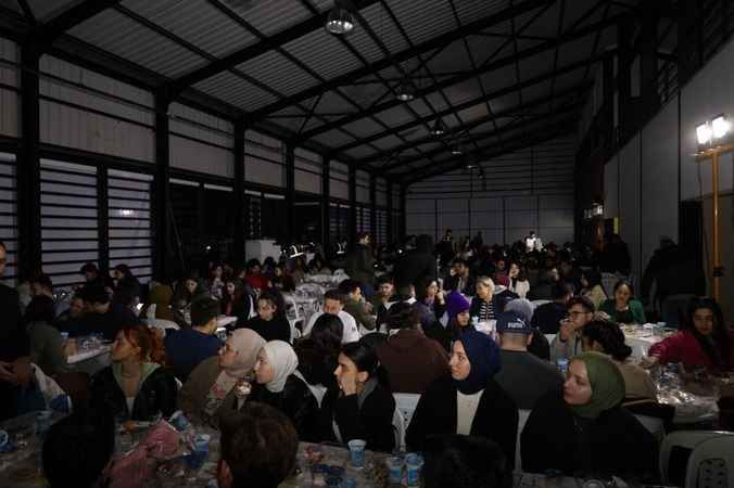 Hürriyet iftar sonrası Umuttepe’de gençlerle buluştu