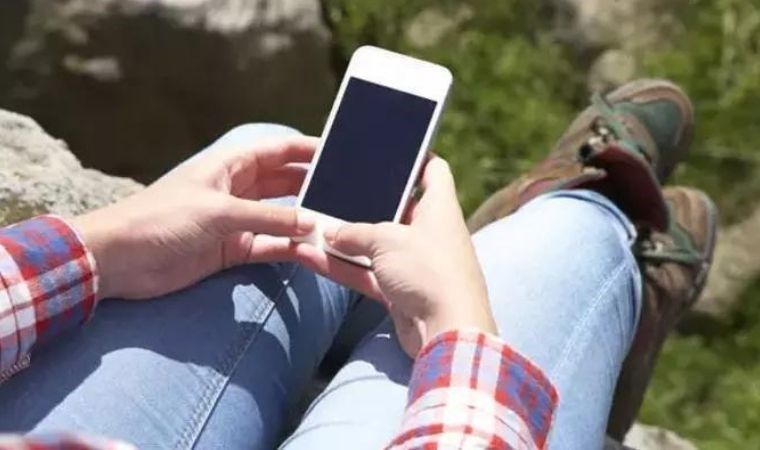 Telefonu tutuş şekliniz kişiliğinizi ortaya çıkarıyor!