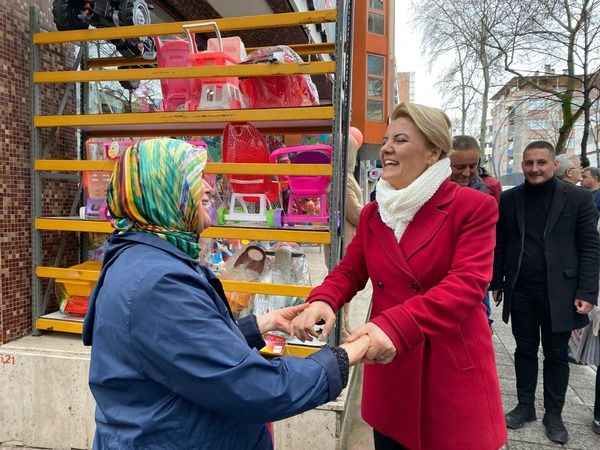 Kadıköy esnafı Başkan Hürriyet’i sevgiyle kucakladı