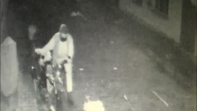 Gölcük'te motosiklet hırsızlığı güvenlik kamerasına takıldı
