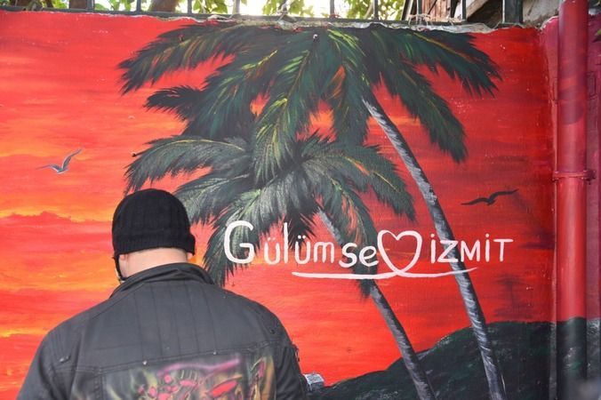 İzmit'te duvarlar sevgililer gününe özel boyandı