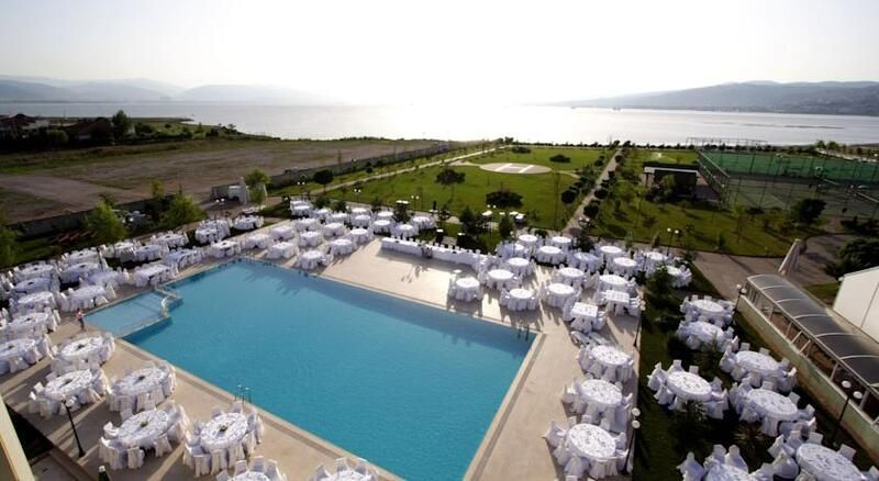 Kocaeli'deki Özel Yüzme Havuzları