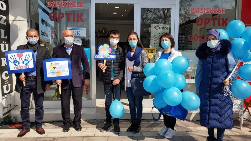 AK Parti Başiskele’den Otizm Günü’nde anlamlı ziyaret