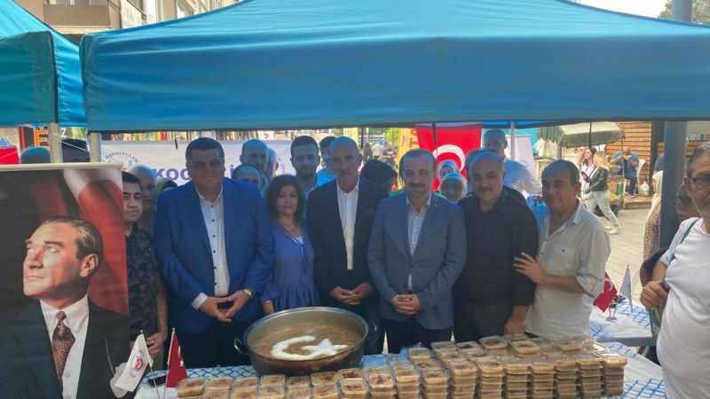 Aşkalelilerden İzmit'te aşure ikramı
