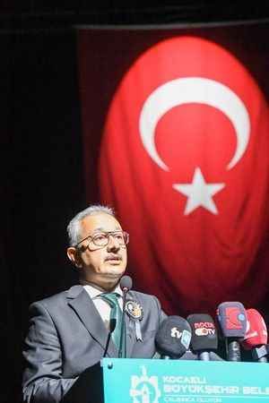 Öğrenciler Ata'yı duygu yüklü programla andı!