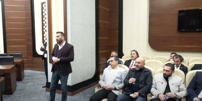'Elimizdeki meclis salonu bu’ dedi CHP’lileri ikna edemedi!
