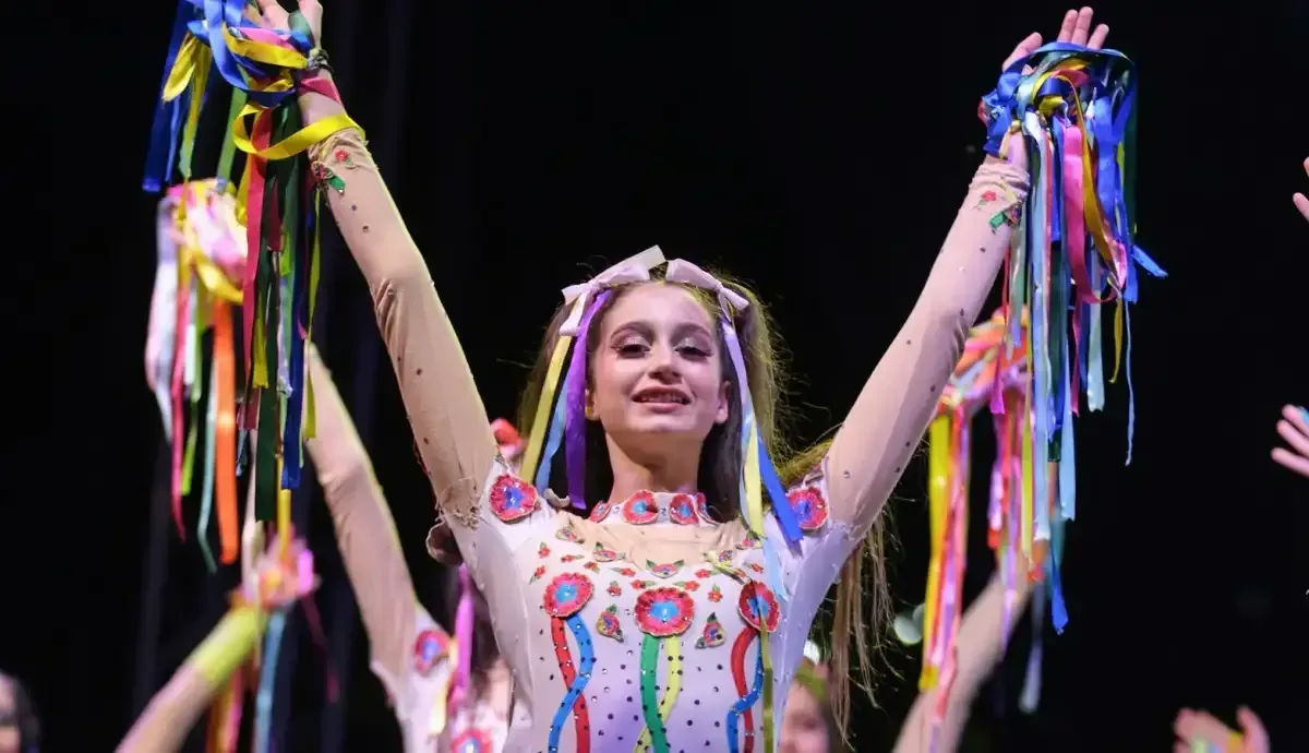 Karneval'da sahne Anadaolu Ateşi'nin