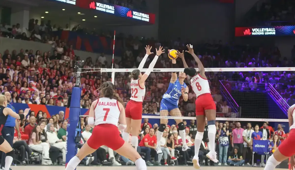 Filenin Sultanları Çin'i 3-2 mağlup etti