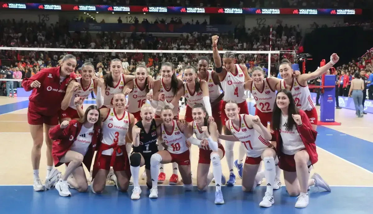 Filenin Sultanları Çin'i 3-2 mağlup etti