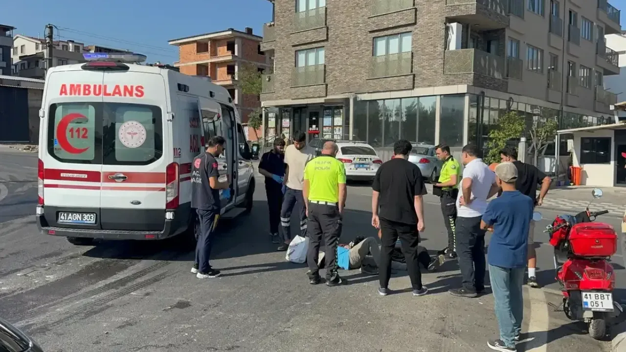 Ters yöne giren otomobil motosiklete çarptı: 2 yaralı