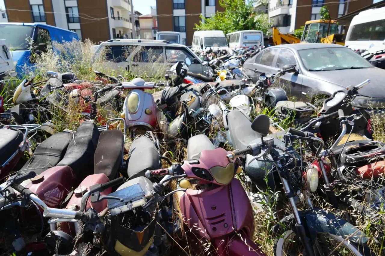 Yediemin otoparkları doldu taştı! 25 yıldır alınmayan araçlar çürüyor