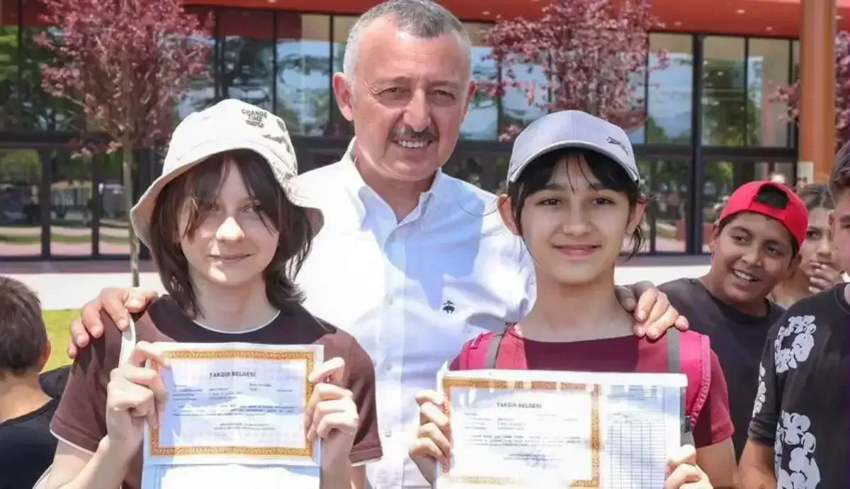 İzmit Millet Bahçesi karne gününde öğrencilerin akınına uğradı