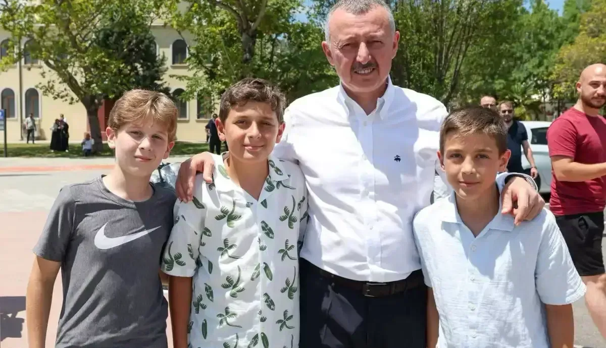 İzmit Millet Bahçesi karne gününde öğrencilerin akınına uğradı