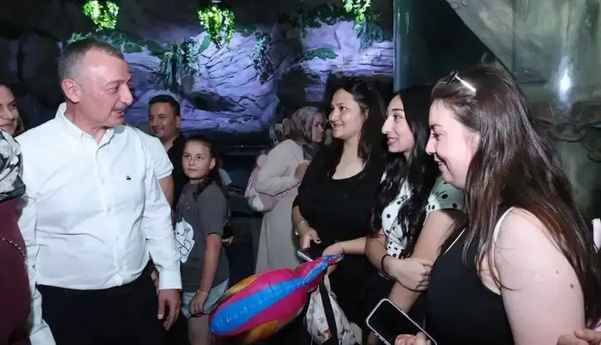 İzmit Millet Bahçesi karne gününde öğrencilerin akınına uğradı