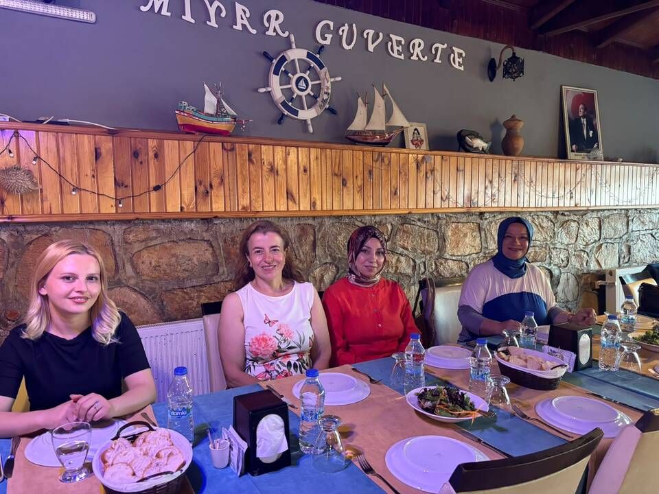 Kandıra’da Vefa gecesi: Emektarlara plaket verildi