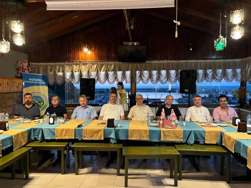 Kandıra’da Vefa gecesi: Emektarlara plaket verildi
