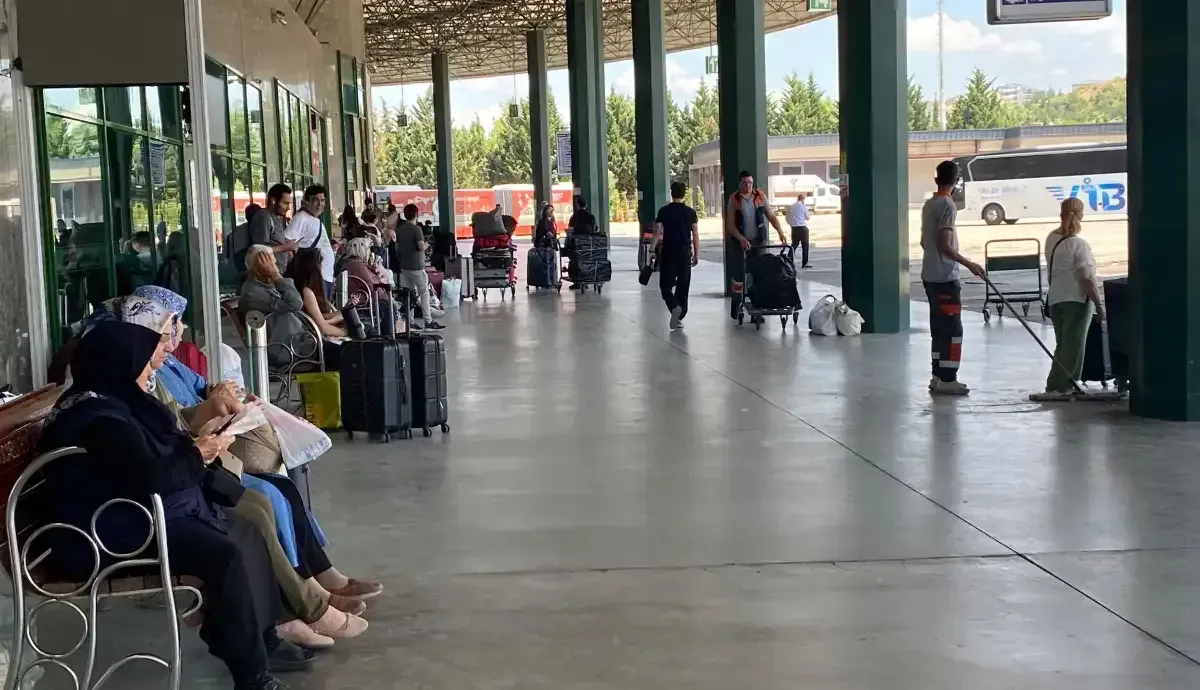 İzmit Otogarda öğrenciler dert yandı 