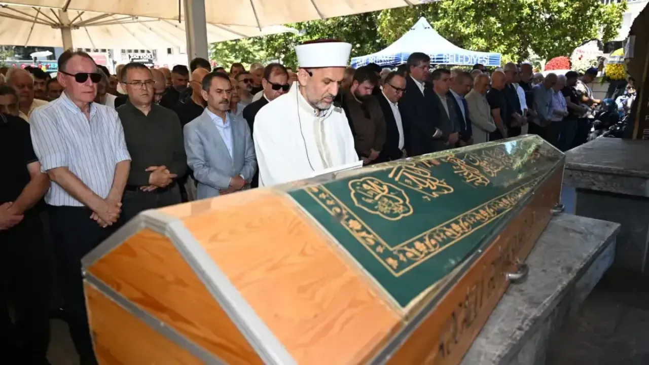 İş insanı Ulusoy son yolculuğuna uğurlandı