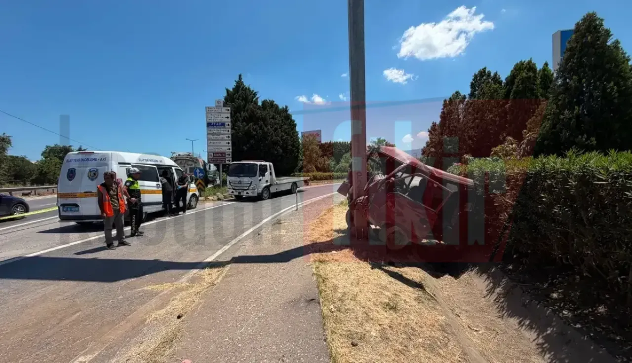 Kartepe’de feci Kaza! minibüs direğe çarptı, 1 ölü
