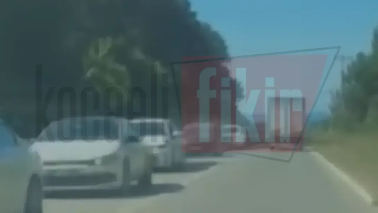 Tatil telaşı çileye döndü: Kandıra- Kerpe arası trafik kitlendi