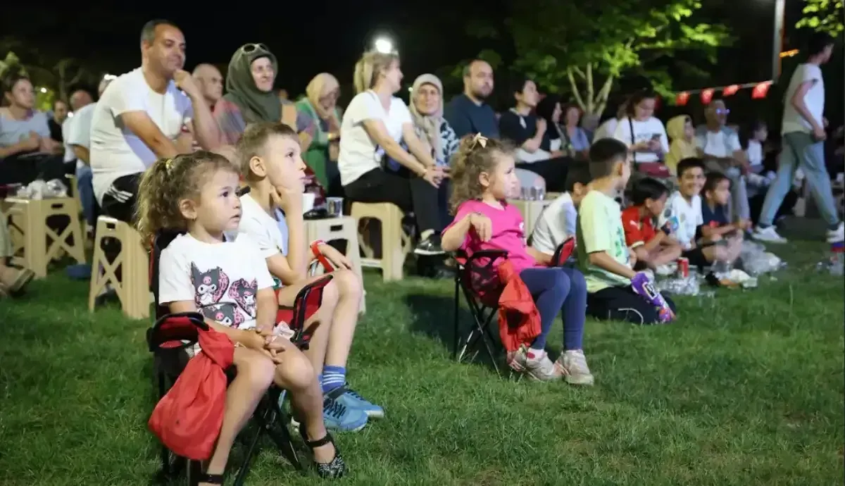 Açık Hava Sineması Derince'de perdelerini açtı