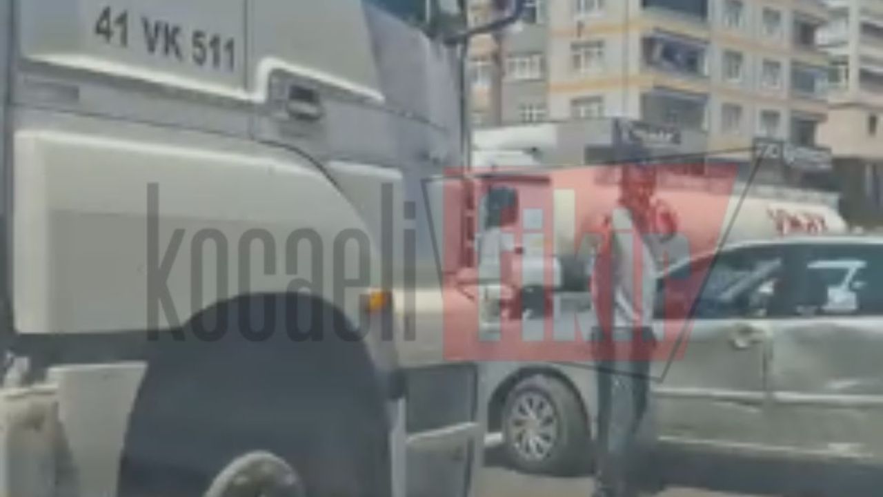 Derince geçişinde korkutan kaza! Otomobil tırın önüne savruldu