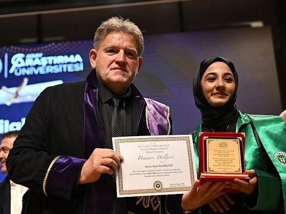 İktisat bölümü mezunları onur tablosunda yerini aldı