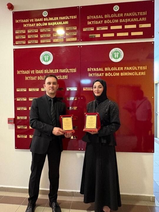 İktisat bölümü mezunları onur tablosunda yerini aldı