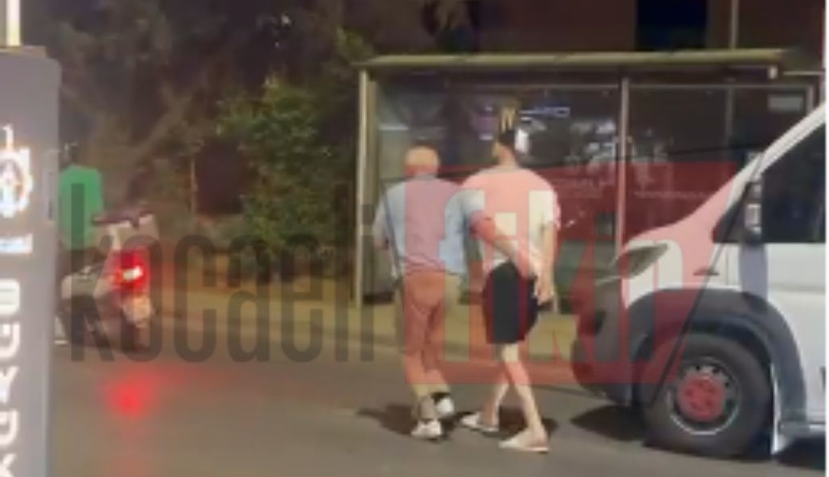 Trafikte sinirler gerildi! Yol verme tartışması kamerada