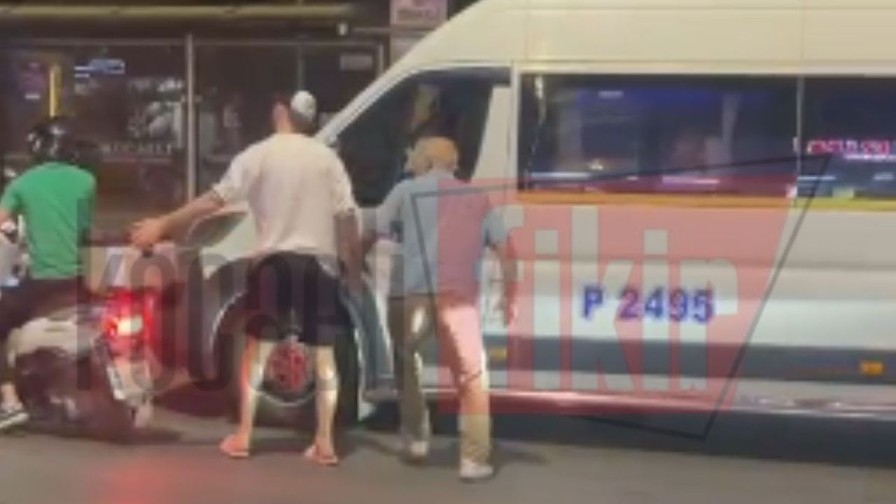 Trafikte sinirler gerildi! Yol verme tartışması kamerada