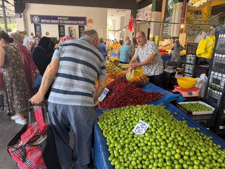 Doğu Kışla’da yaz meyvesi hesabı: Sepet 2 bin TL’yi aşıyor