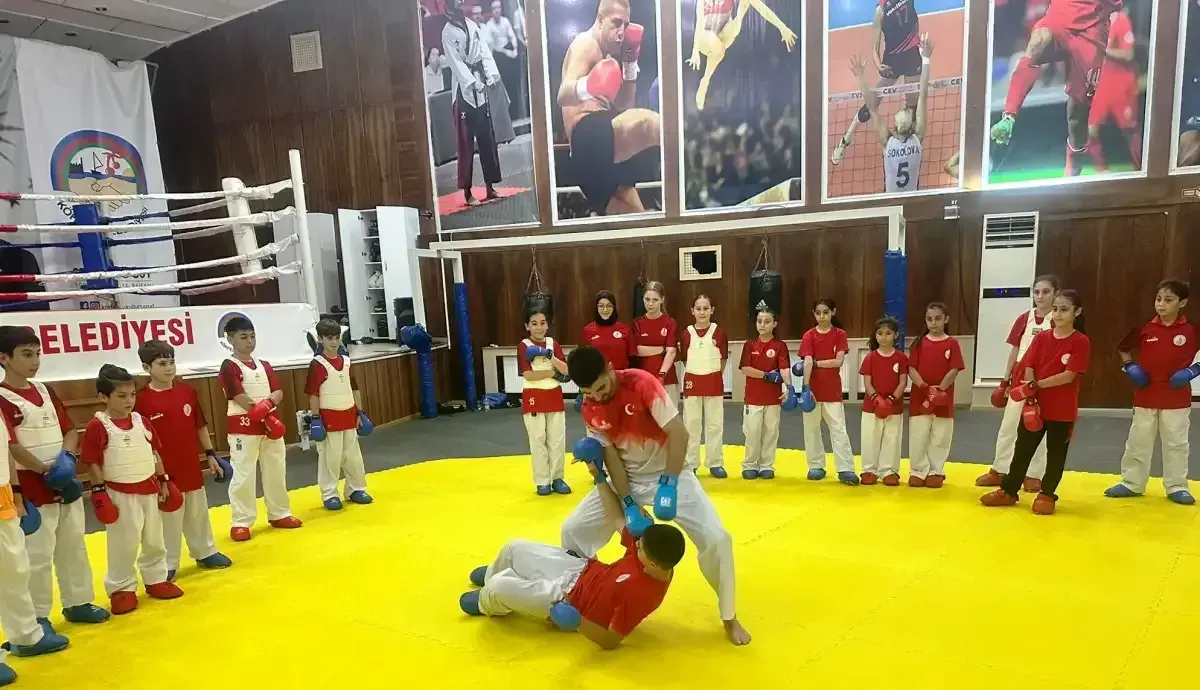 Eray Şamdan geleceğin şampiyonlarıyla bir araya geldi