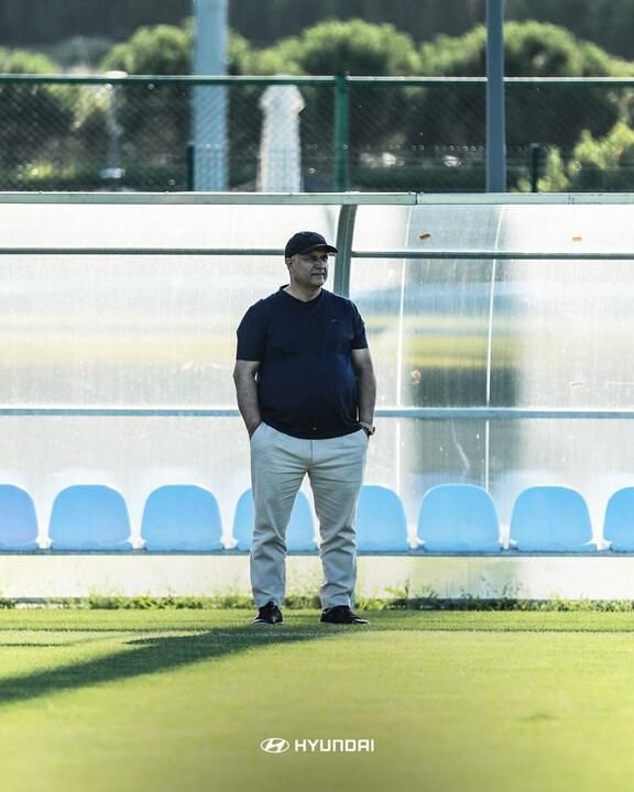 Yeni transfer Emir Ortakaya ayağının tozuyla kampa katıldı