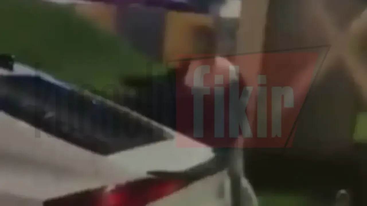 Seka’da ortalık karıştı: Gençler tekme tokat kavga etti