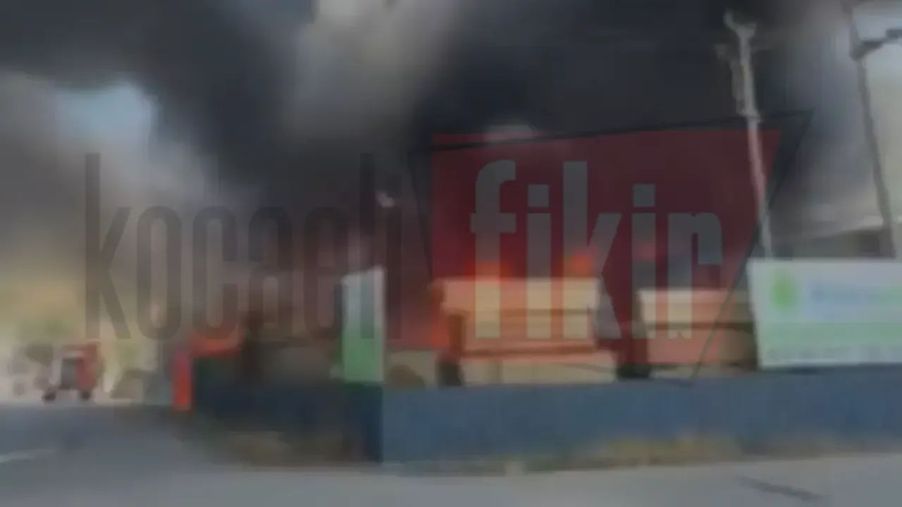 Körfez'de büyük fabrika yangını: Çok sayıda ekip sevk edildi