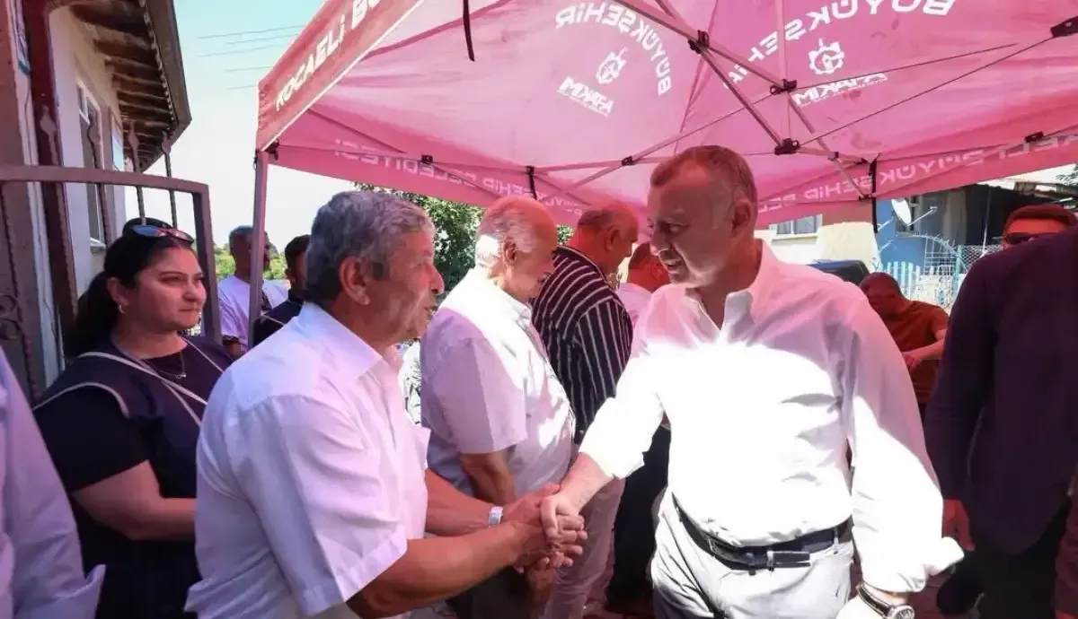 Büyükakın pazarda ürecilerle buluştu