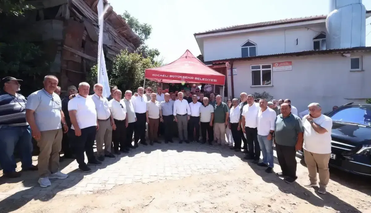 Büyükakın pazarda ürecilerle buluştu