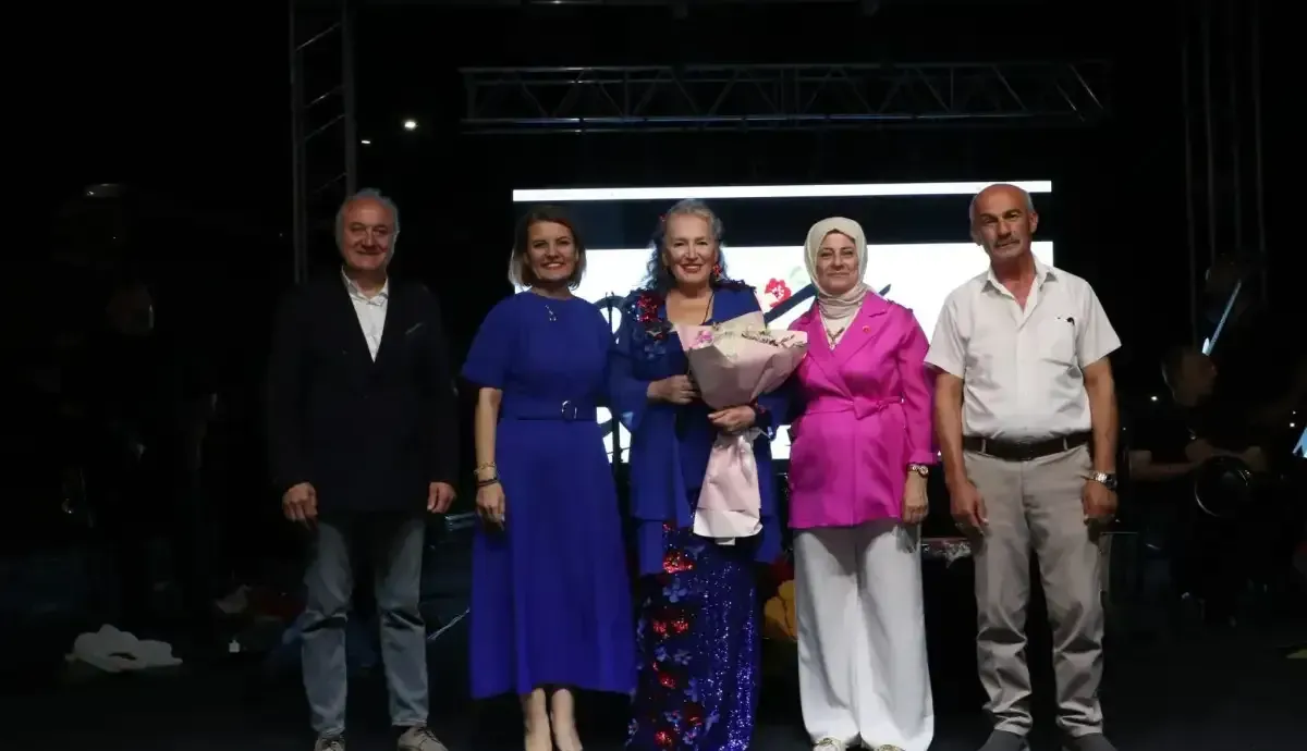 Kır Düğün Salonu açılışını Suzan Kardeş ile yaptı
