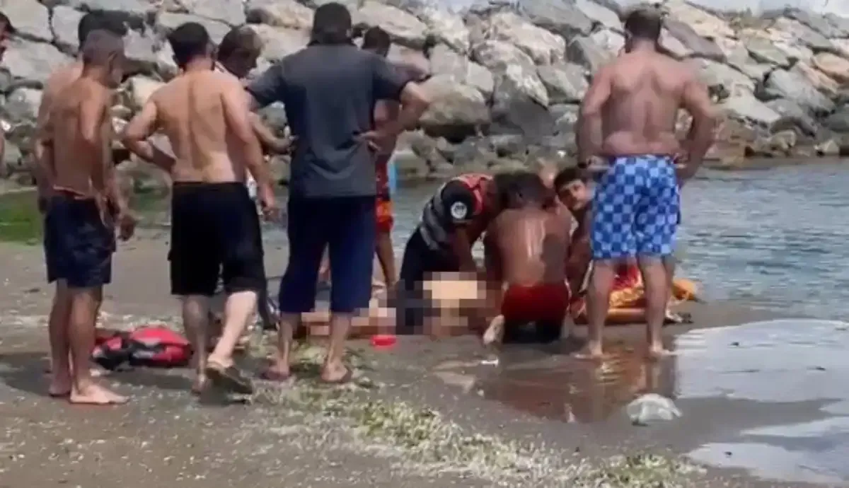 Denizde kalp krizi geçirdi