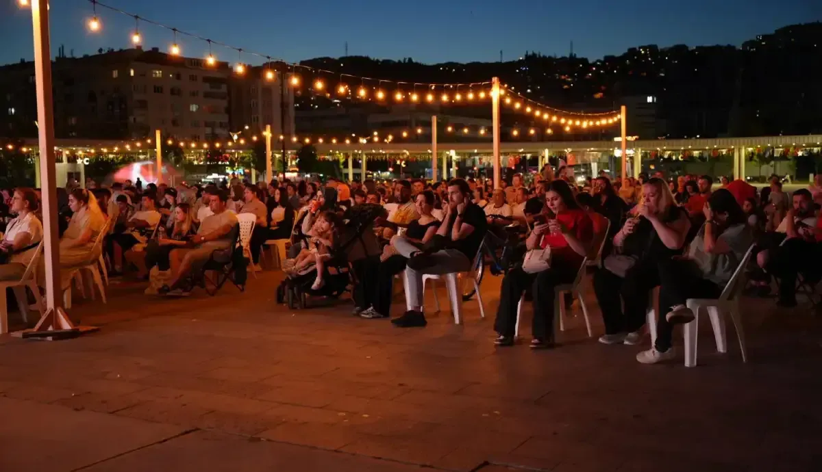 Grup Yayla Milli İrade Meydanı'nda müzik ziyafeti verdi