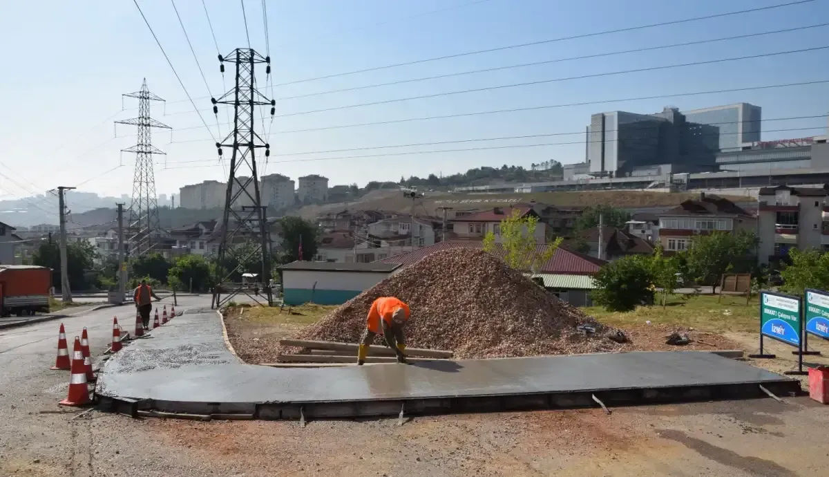 İzmit'te Çavdar Sokak modern kaldırıma kavuştu