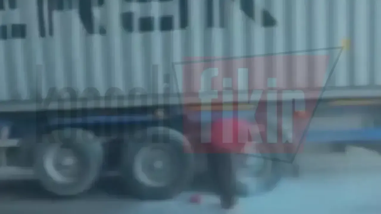 Gebze’de fren balataları yanan tırın lastikleri tutuştu